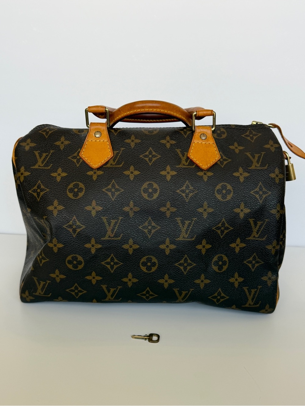 Louis Vuitton Monogram Speedy 30 Handbag Made in France (w/ Padlock & Key)